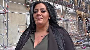 Menegera face sex cu un angajat cu pula mare