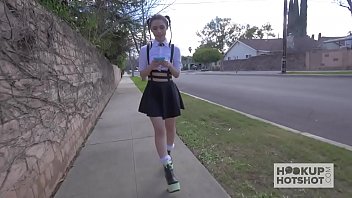 Porno online porno cu o sibianca ce face sex pe jos